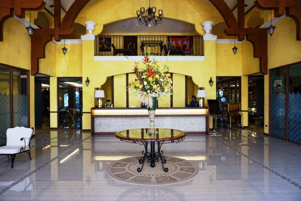 The Pepperland Hotel Legazpi Exterior photo