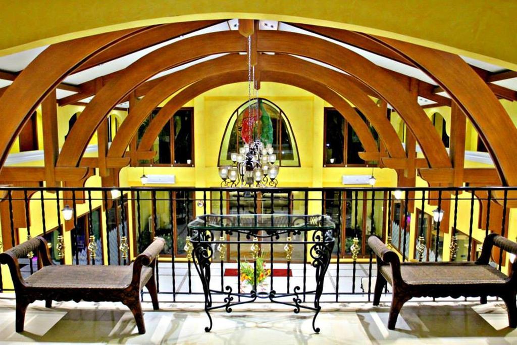 The Pepperland Hotel Legazpi Exterior photo