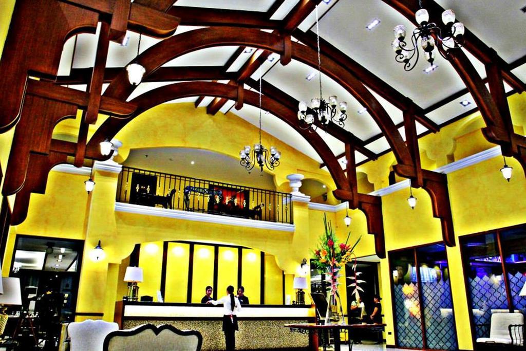 The Pepperland Hotel Legazpi Exterior photo